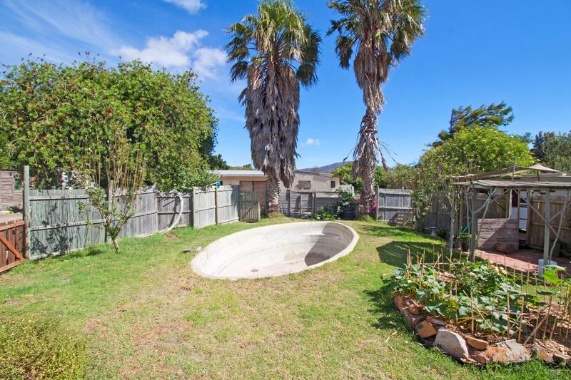 4 Bedroom Property for Sale in Meadowsteads Western Cape